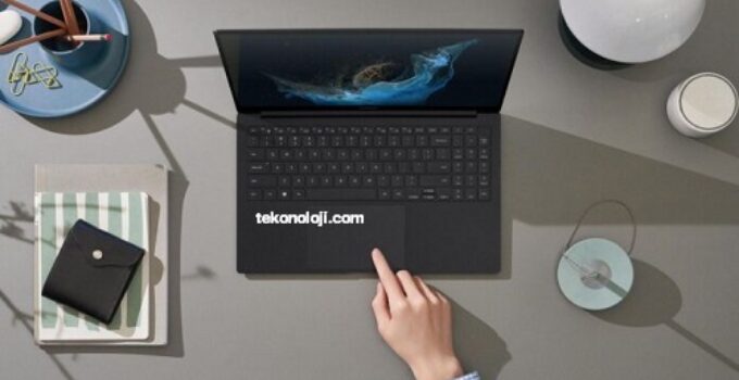 Samsung unveils OLED displays with integrated touch for laptops