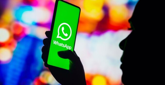 WhatsApp will also allow you to keep ephemeral messages