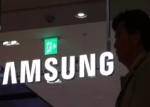 The Samsung OLED that reads fingerprints and blood pressure